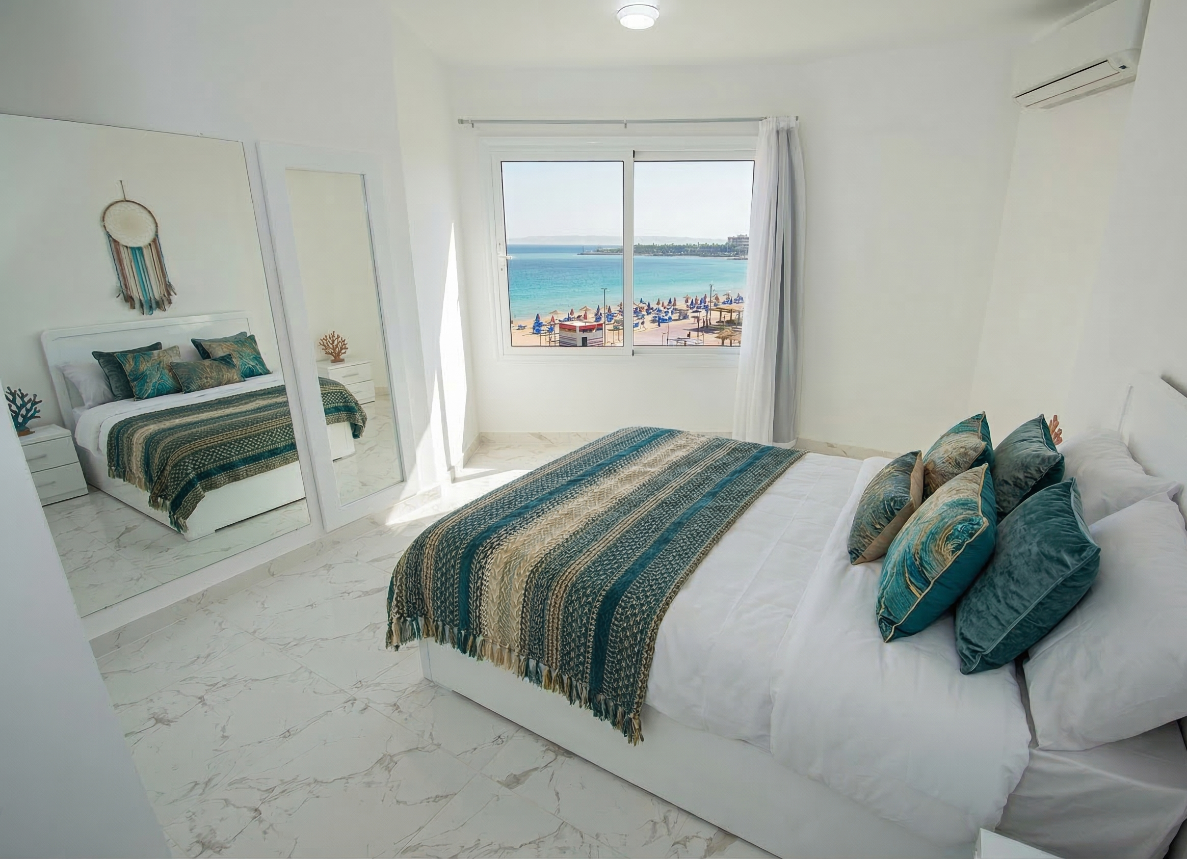 Camera con vista mare